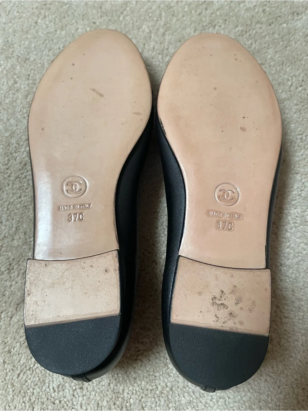 CHANEL Black Leather CC Logo Ballet Flats with Bow 37C  PRISTINE condition!